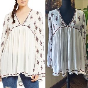 Euc FREE PEOPLE Diamond Embroidered Bell Sleeve Top in Ivory S,M